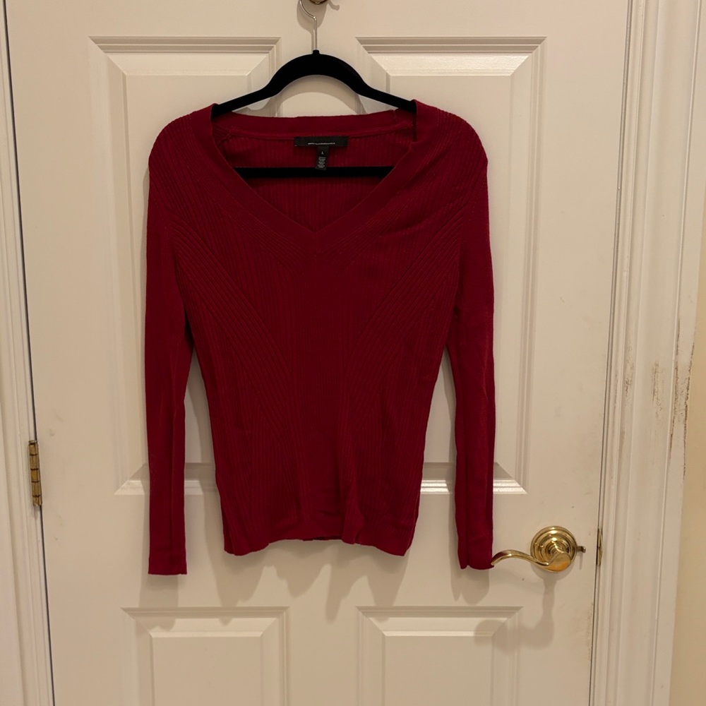 Women's burgendy V-Neck Sweater